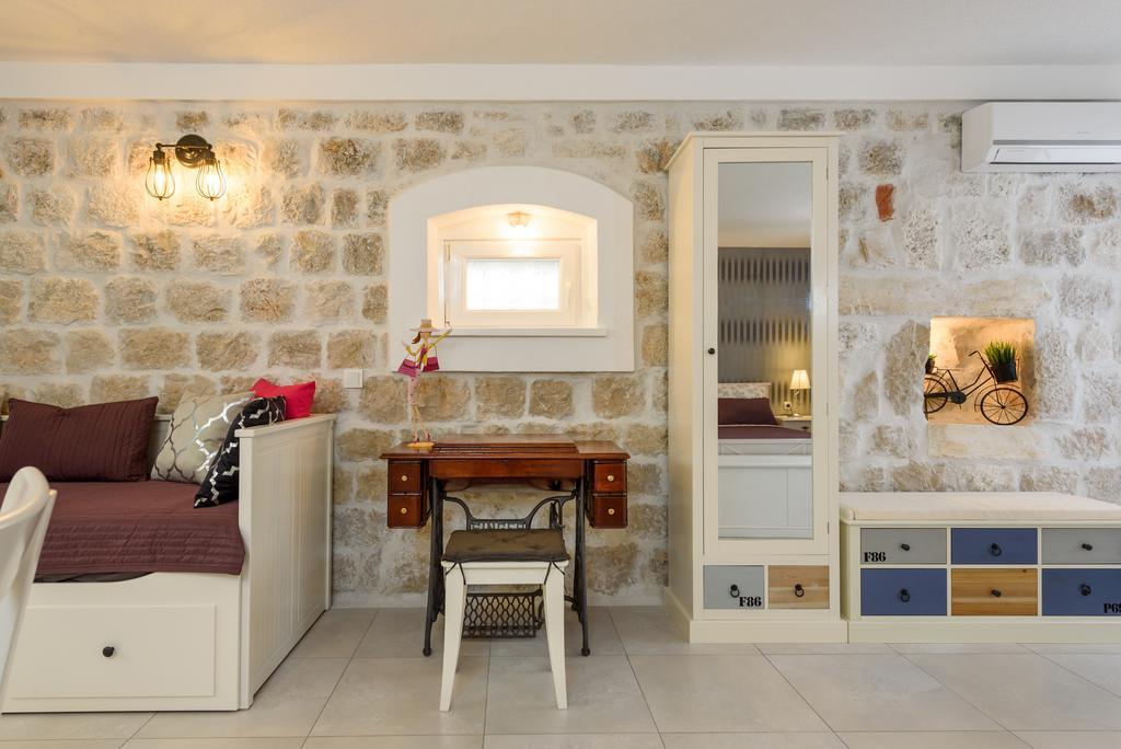 Ferienwohnung Studio Tironi 2 -Sonja Trogir Exterior foto