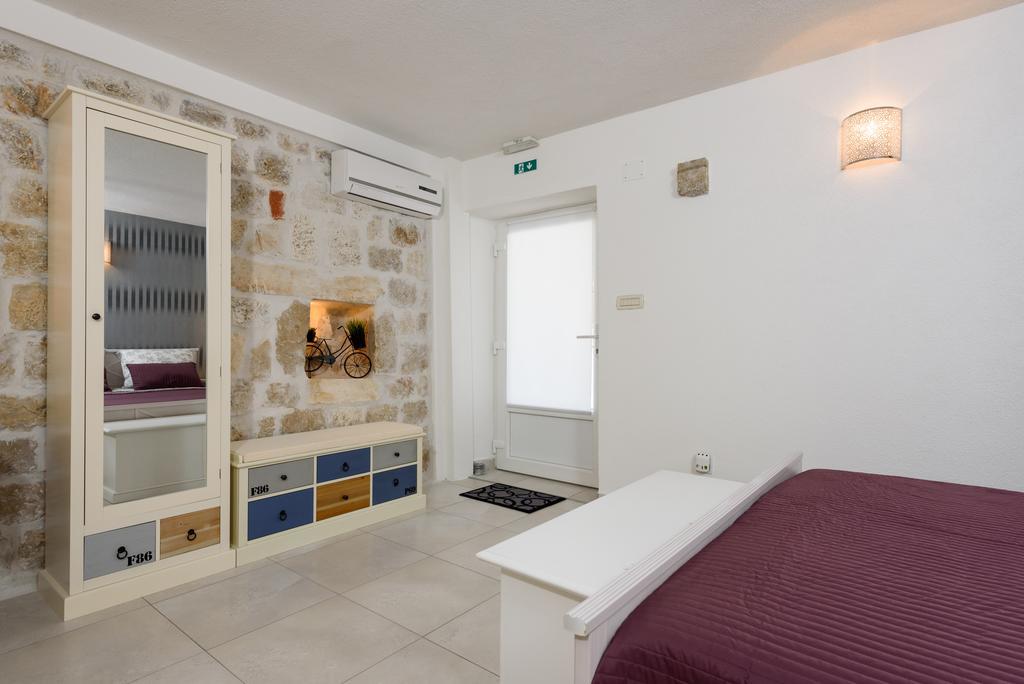 Ferienwohnung Studio Tironi 2 -Sonja Trogir Exterior foto