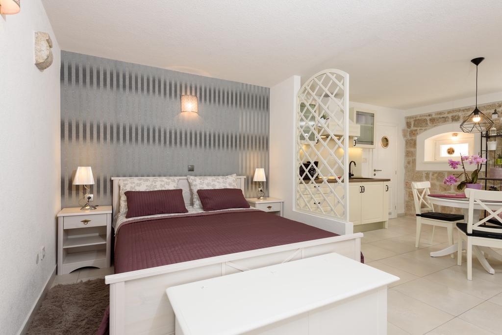Ferienwohnung Studio Tironi 2 -Sonja Trogir Exterior foto