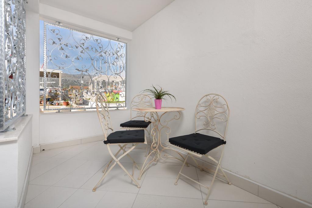Ferienwohnung Studio Tironi 2 -Sonja Trogir Exterior foto