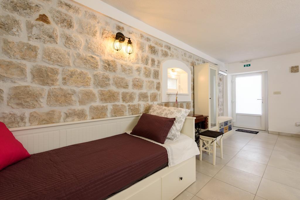 Ferienwohnung Studio Tironi 2 -Sonja Trogir Exterior foto